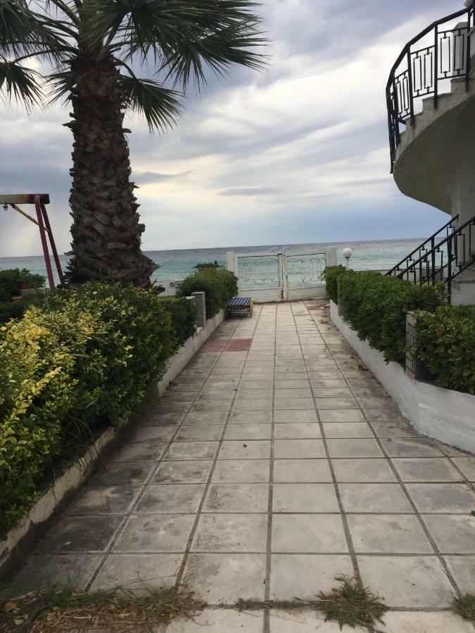 Seafront Maisonette In Fourka Buitenkant foto
