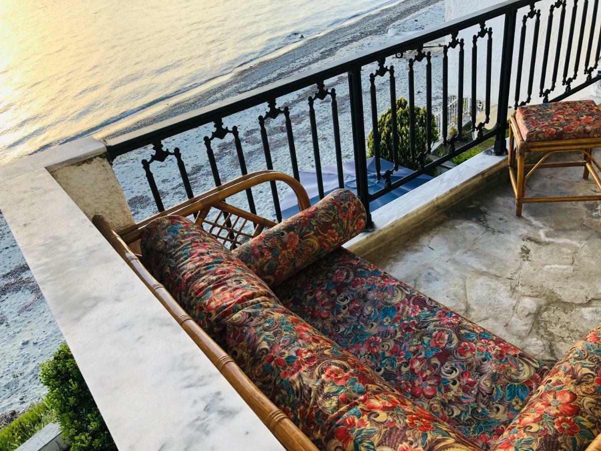 Seafront Maisonette In Fourka Buitenkant foto